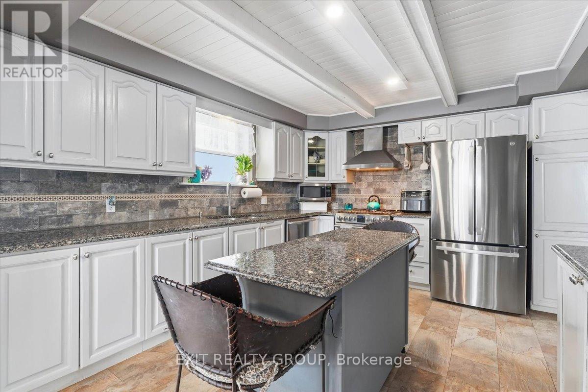 2433 Highway 62, Prince Edward County, Ontario  K0K 1G0 - Photo 14 - X12786254