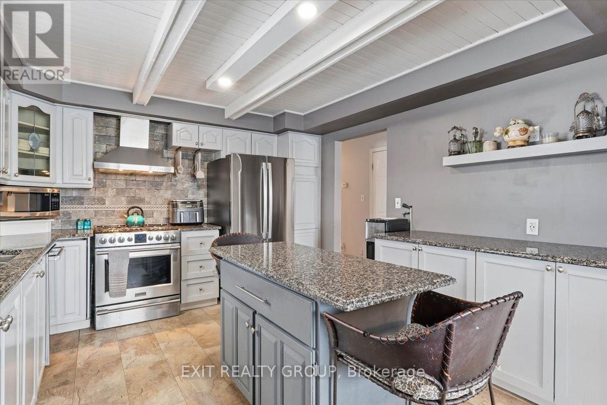 2433 Highway 62, Prince Edward County, Ontario  K0K 1G0 - Photo 15 - X12786254