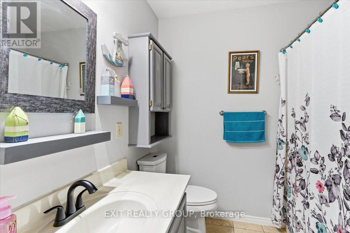 2433 Highway 62, Prince Edward County, Ontario  K0K 1G0 - Photo 16 - X12786254