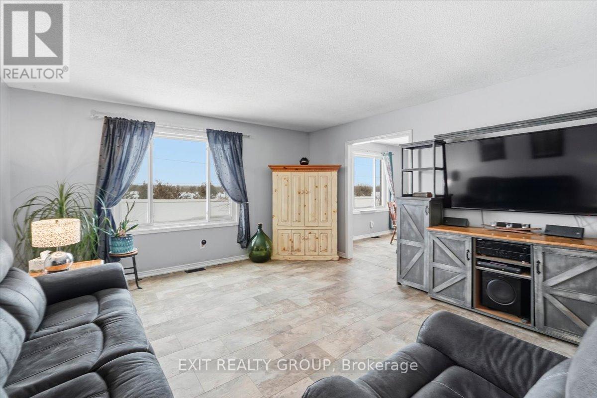 2433 Highway 62, Prince Edward County, Ontario  K0K 1G0 - Photo 7 - X12786254