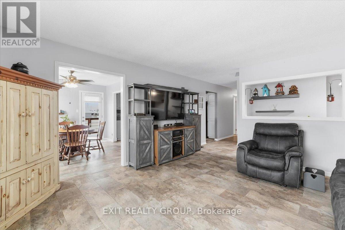 2433 Highway 62, Prince Edward County, Ontario  K0K 1G0 - Photo 8 - X12786254