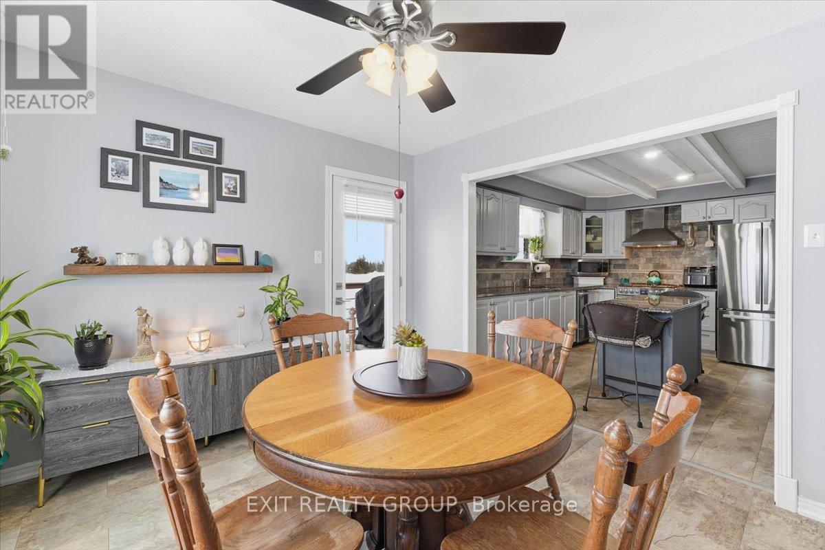 2433 Highway 62, Prince Edward County, Ontario  K0K 1G0 - Photo 9 - X12786254