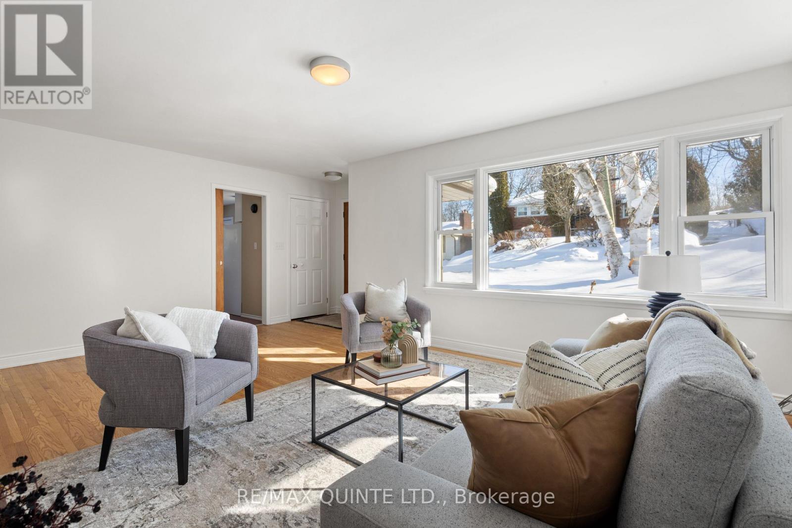 20 Prospect Avenue, Prince Edward County, Ontario  K0K 2T0 - Photo 11 - X12793004