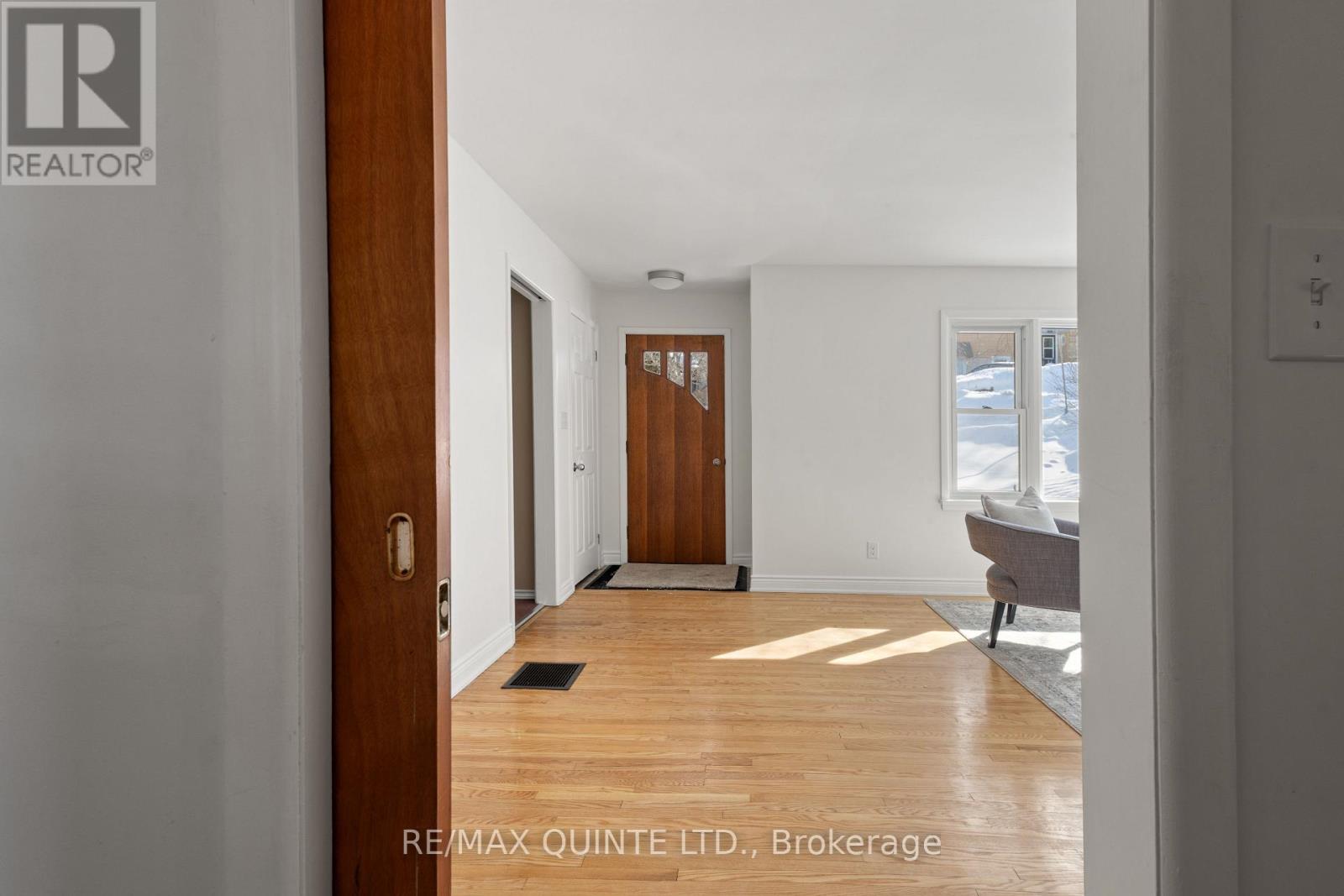 20 Prospect Avenue, Prince Edward County, Ontario  K0K 2T0 - Photo 13 - X12793004