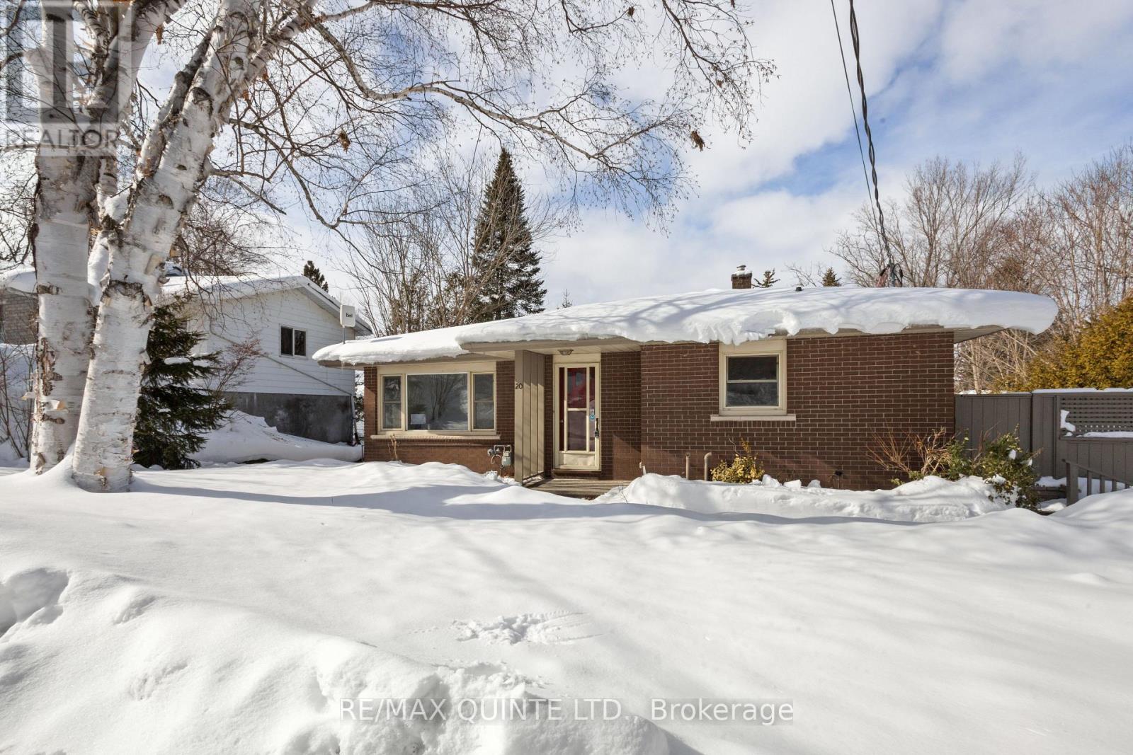 20 Prospect Avenue, Prince Edward County, Ontario  K0K 2T0 - Photo 2 - X12793004