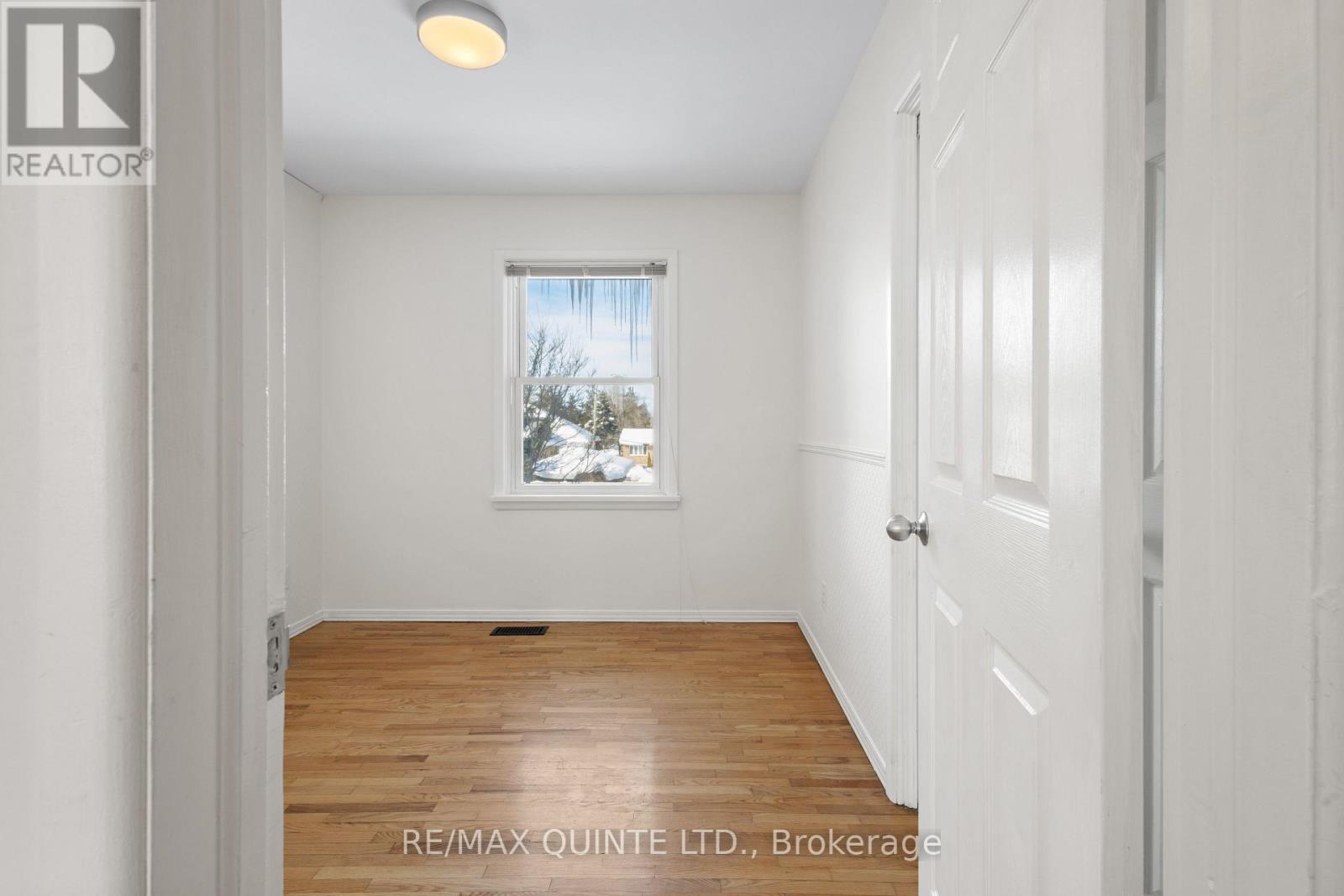 20 Prospect Avenue, Prince Edward County, Ontario  K0K 2T0 - Photo 27 - X12793004