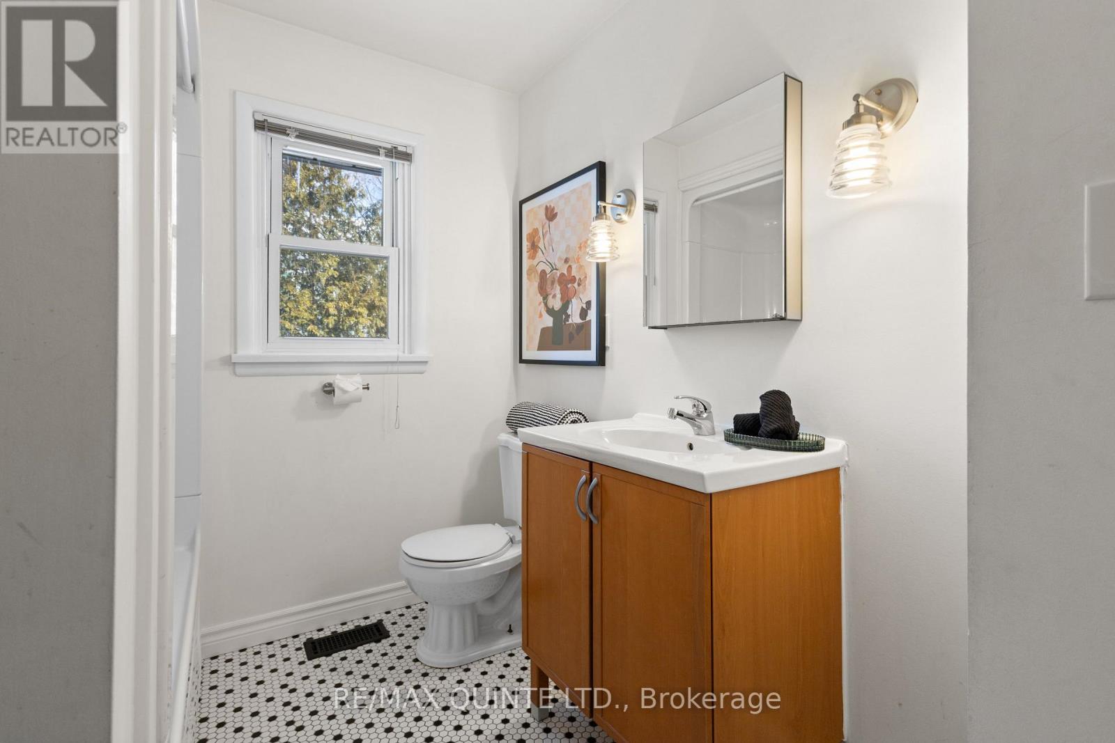 20 Prospect Avenue, Prince Edward County, Ontario  K0K 2T0 - Photo 31 - X12793004