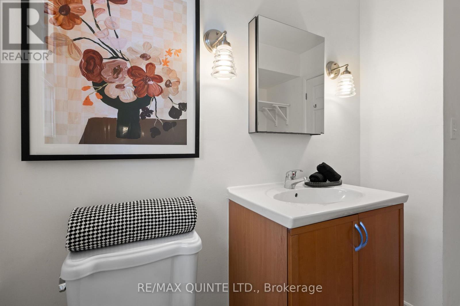 20 Prospect Avenue, Prince Edward County, Ontario  K0K 2T0 - Photo 32 - X12793004