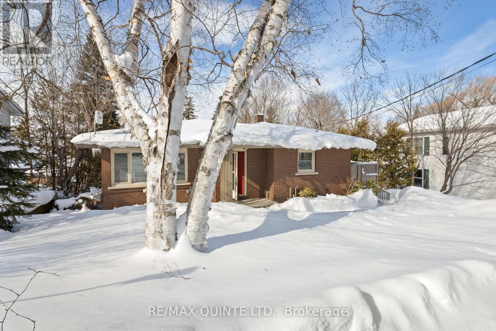 20 Prospect Avenue, Prince Edward County, Ontario  K0K 2T0 - Photo 4 - X12793004