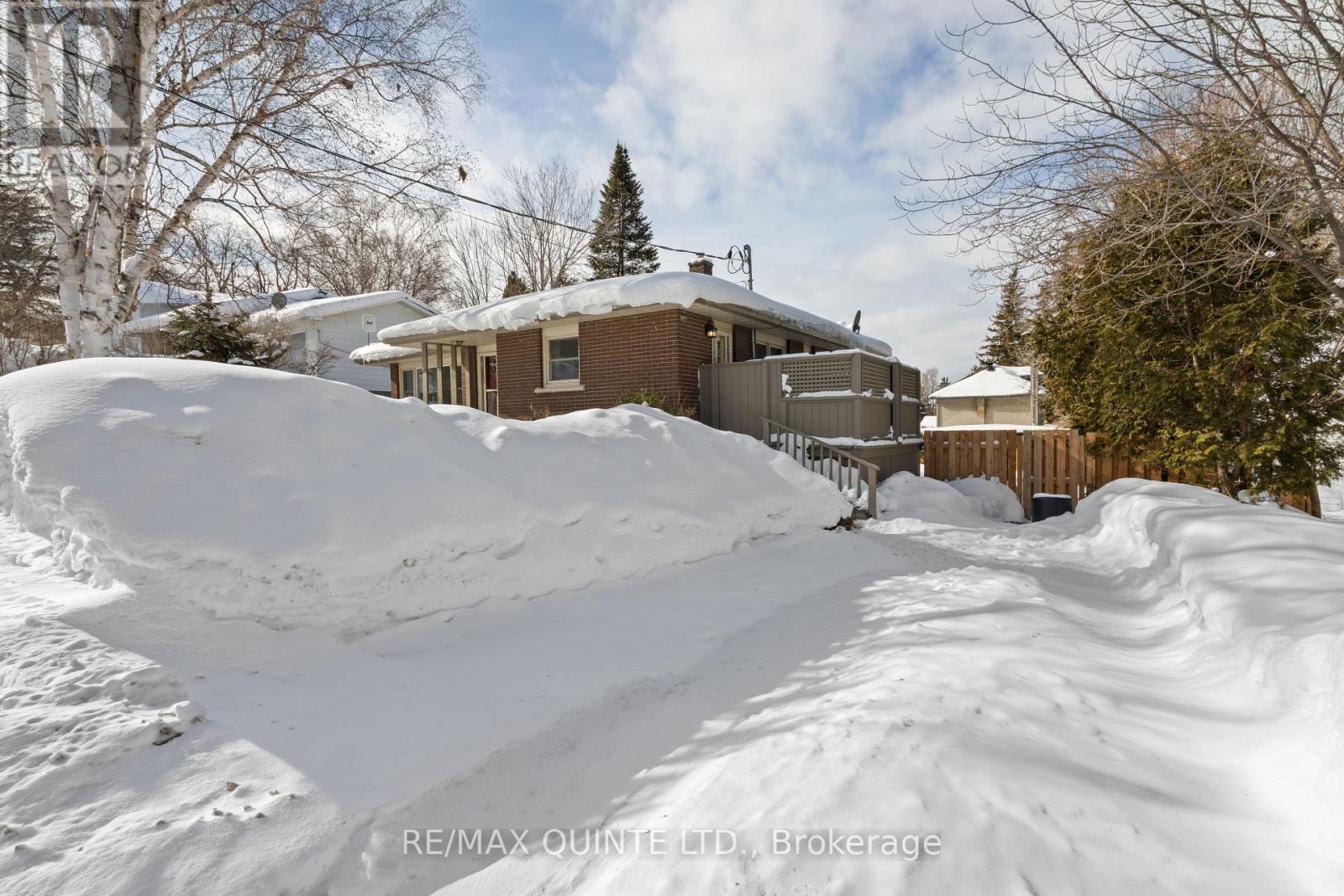 20 Prospect Avenue, Prince Edward County, Ontario  K0K 2T0 - Photo 7 - X12793004