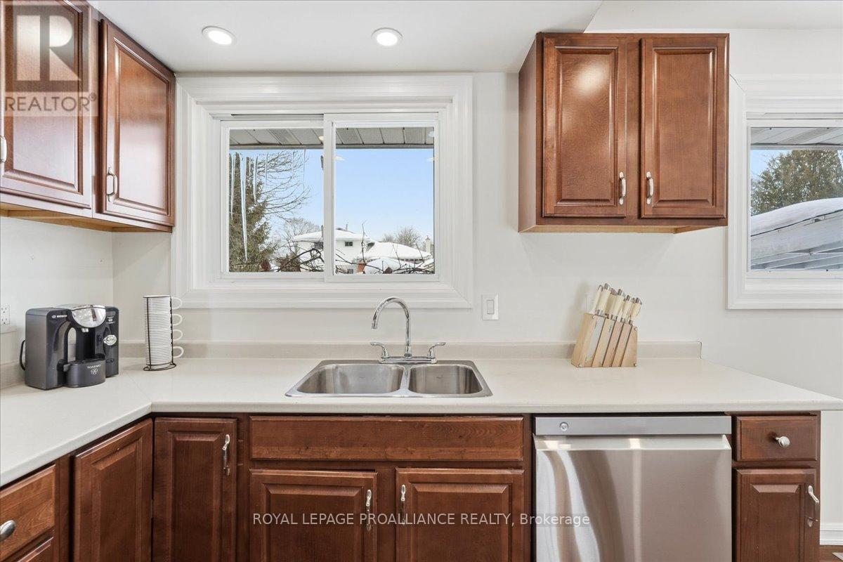 15 Thorncliffe Drive, Belleville, Ontario  K8P 4L3 - Photo 15 - X12794344