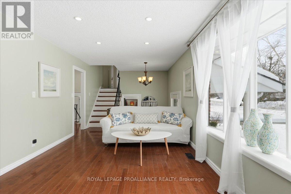 15 Thorncliffe Drive, Belleville, Ontario  K8P 4L3 - Photo 7 - X12794344