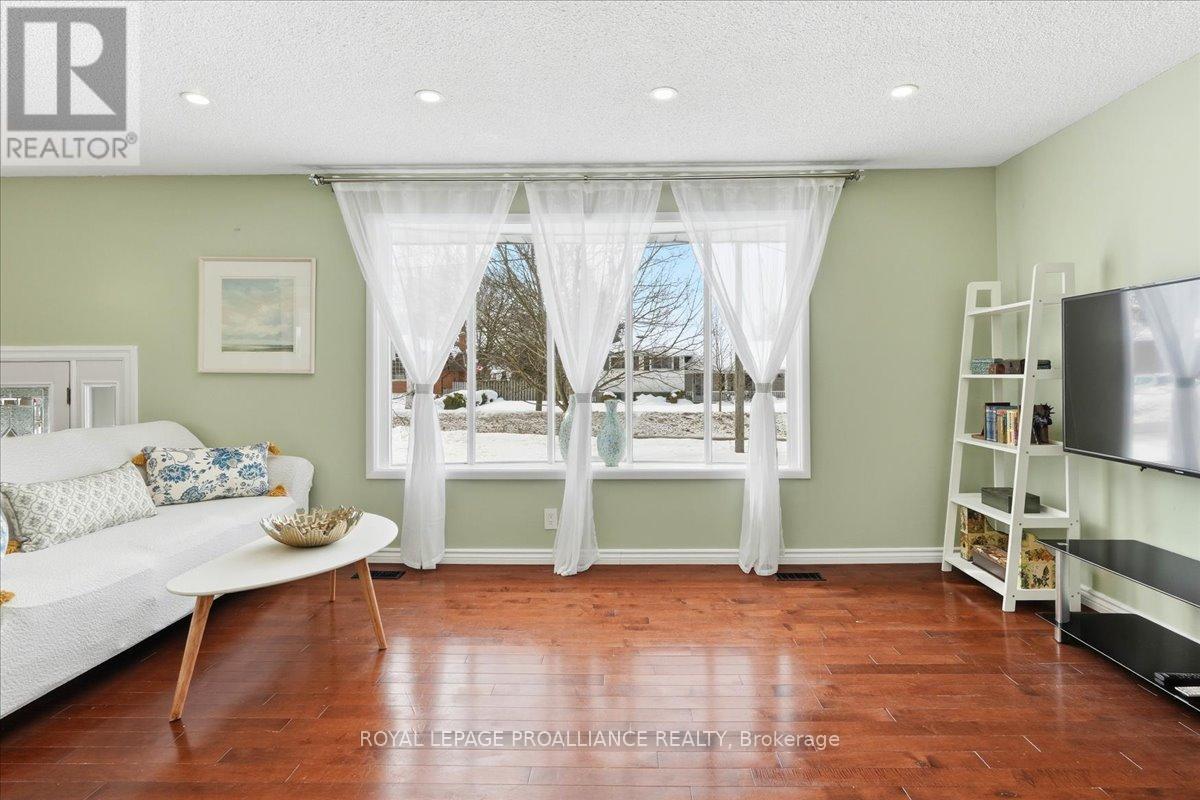 15 Thorncliffe Drive, Belleville, Ontario  K8P 4L3 - Photo 8 - X12794344