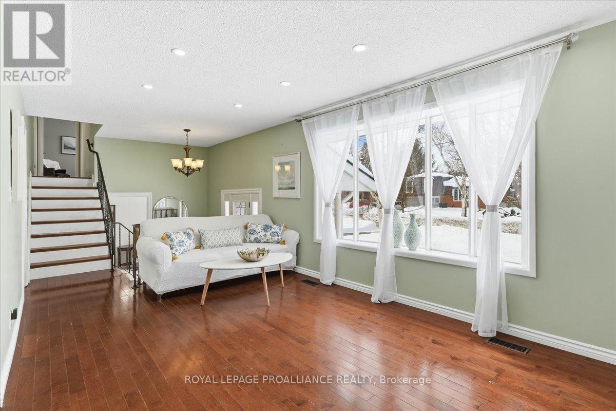 15 Thorncliffe Drive, Belleville, Ontario  K8P 4L3 - Photo 9 - X12794344