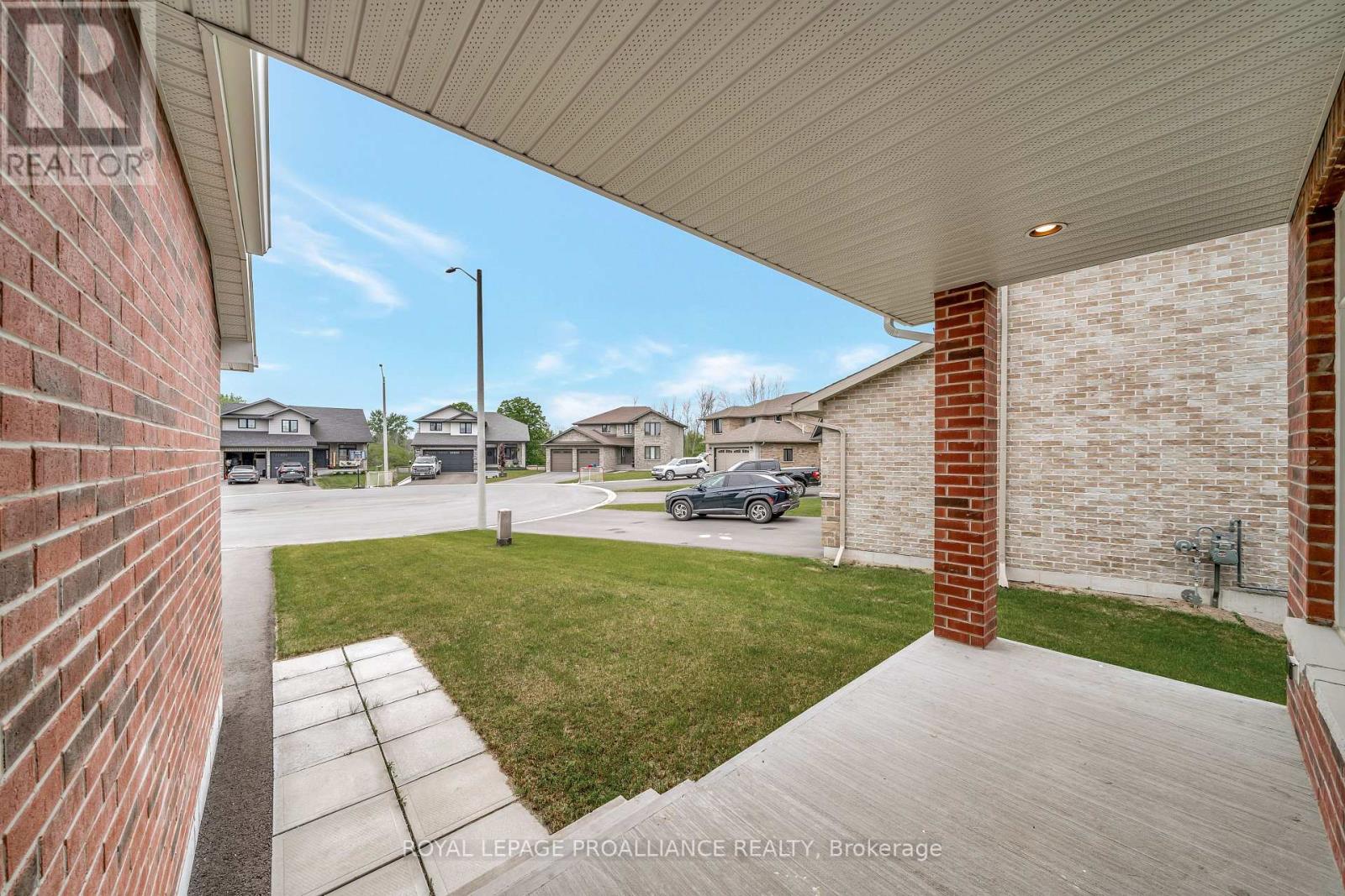 54 Lanark Drive, Belleville, Ontario  K8N 0G7 - Photo 3 - X12794966