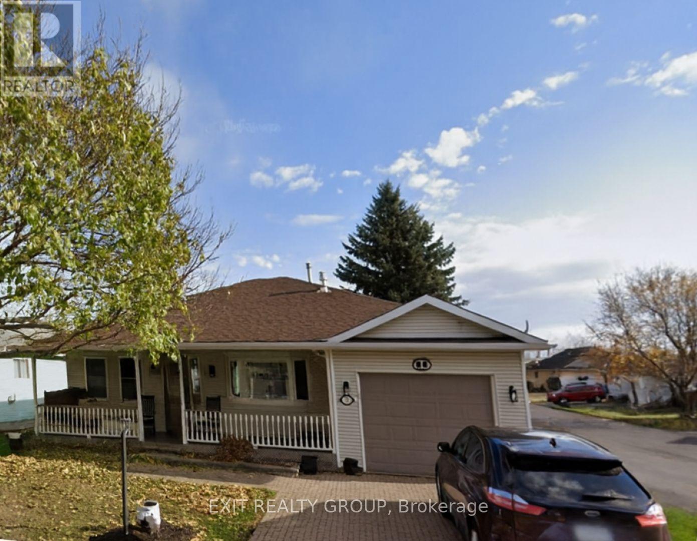 1 QUAKER COURT, Prince Edward County, Ontario