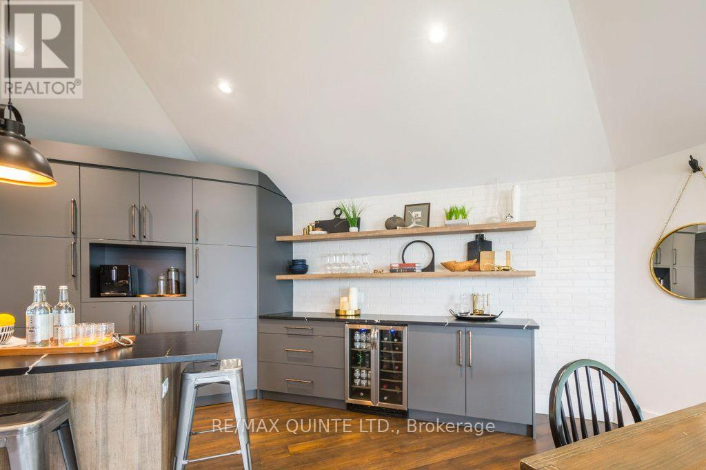 1190 County Rd 3 Road, Prince Edward County, Ontario  K8N 4Z1 - Photo 11 - X12801842