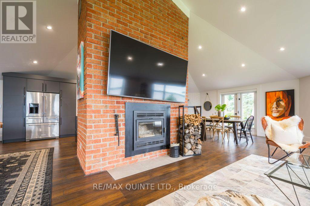 1190 County Rd 3 Road, Prince Edward County, Ontario  K8N 4Z1 - Photo 18 - X12801842