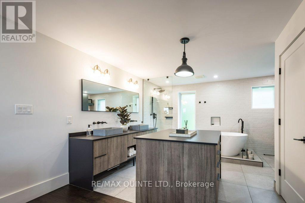 1190 County Rd 3 Road, Prince Edward County, Ontario  K8N 4Z1 - Photo 25 - X12801842