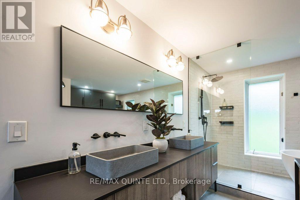 1190 County Rd 3 Road, Prince Edward County, Ontario  K8N 4Z1 - Photo 26 - X12801842