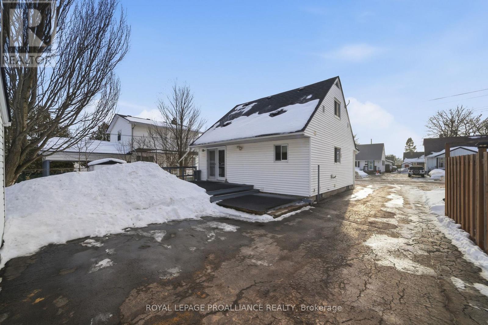 5 Sixth Street, Belleville, Ontario  K8N 4S4 - Photo 2 - X12803184
