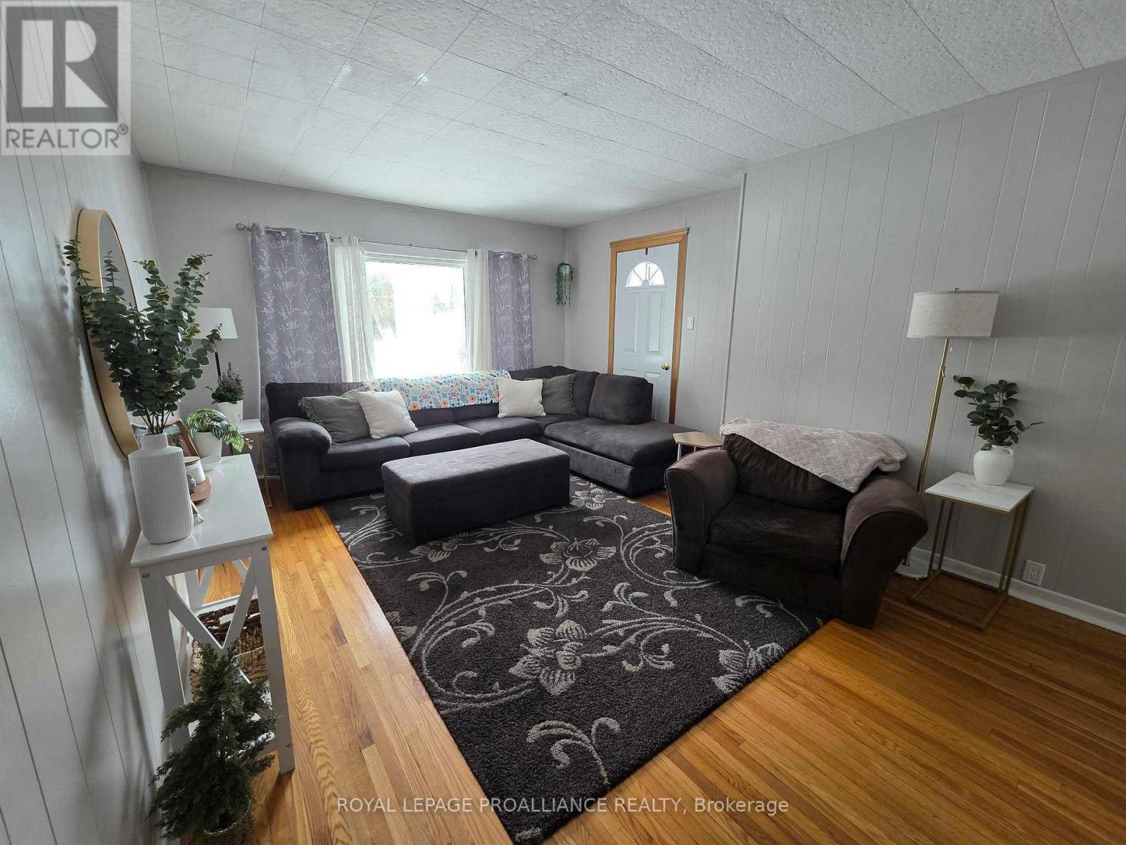 76 Benjamin Street, Belleville, Ontario  K8P 1P9 - Photo 4 - X12803370