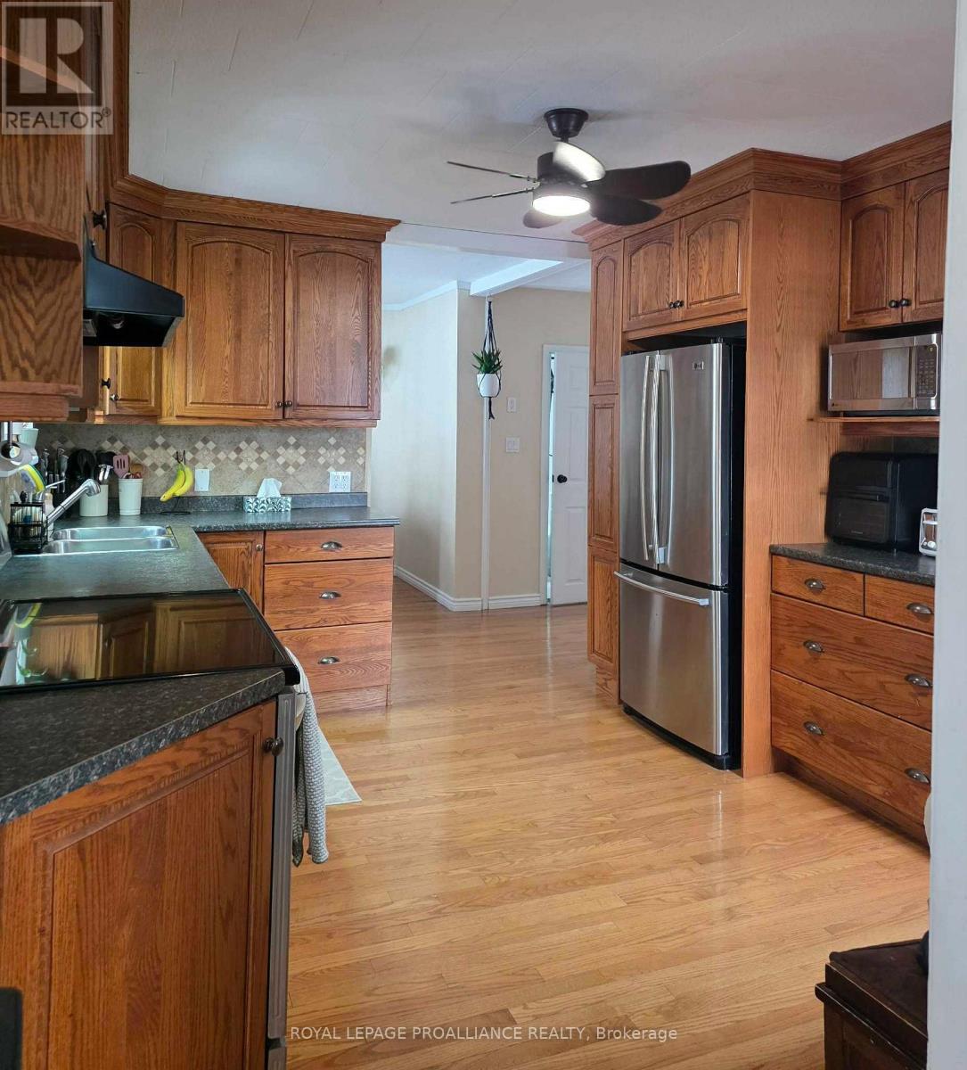 76 Benjamin Street, Belleville, Ontario  K8P 1P9 - Photo 5 - X12803370